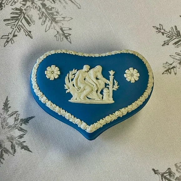 Wedgwood “Jasperware” Trinket Box - Picture 1 of 4